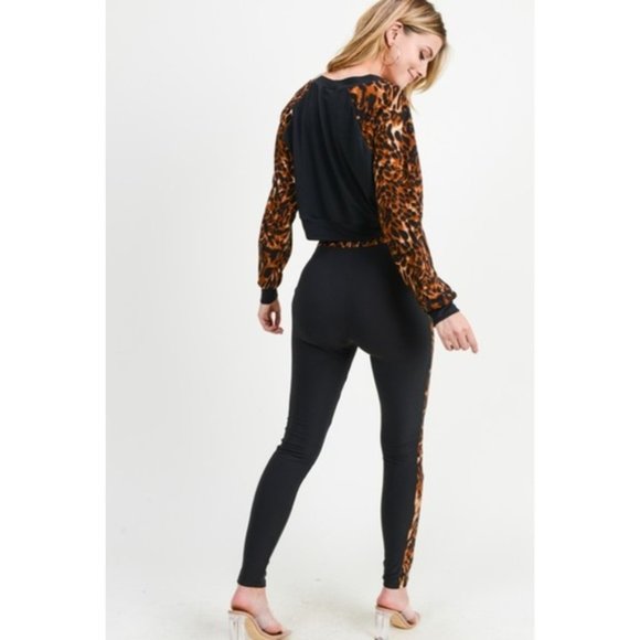 Women's Leopard Prt Long Sleeve Crew Neck Crop TOP - Picture 3 of 5